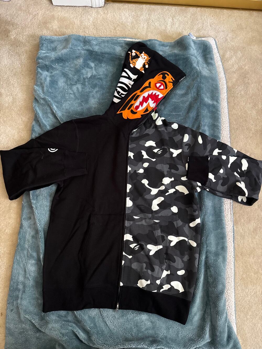 BAPE City Camo Split Tiger Full Zip Hoodie Black Glow In The Dark 2XL NWT